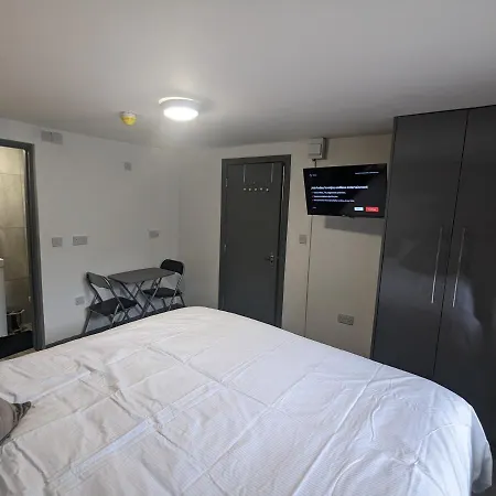 Station Apartments Ashton in Makerfield Exterior photo