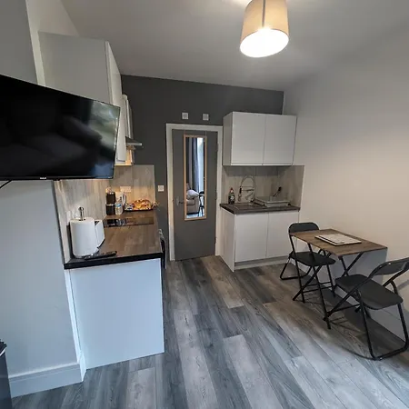 Station Apartments Ashton in Makerfield Exterior photo