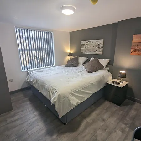 Station Apartments Ashton in Makerfield Exterior photo