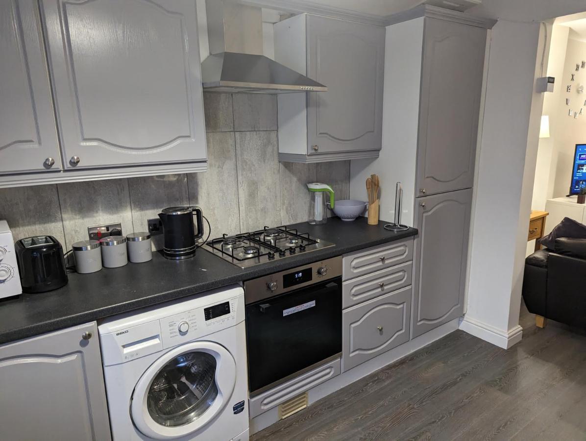 Station Apartment *