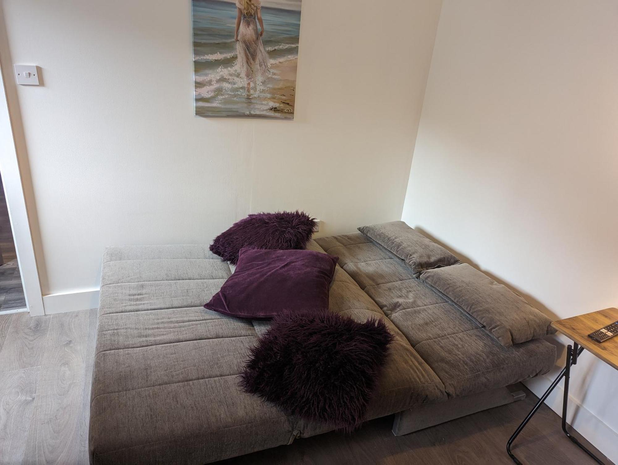 Station Apartment *