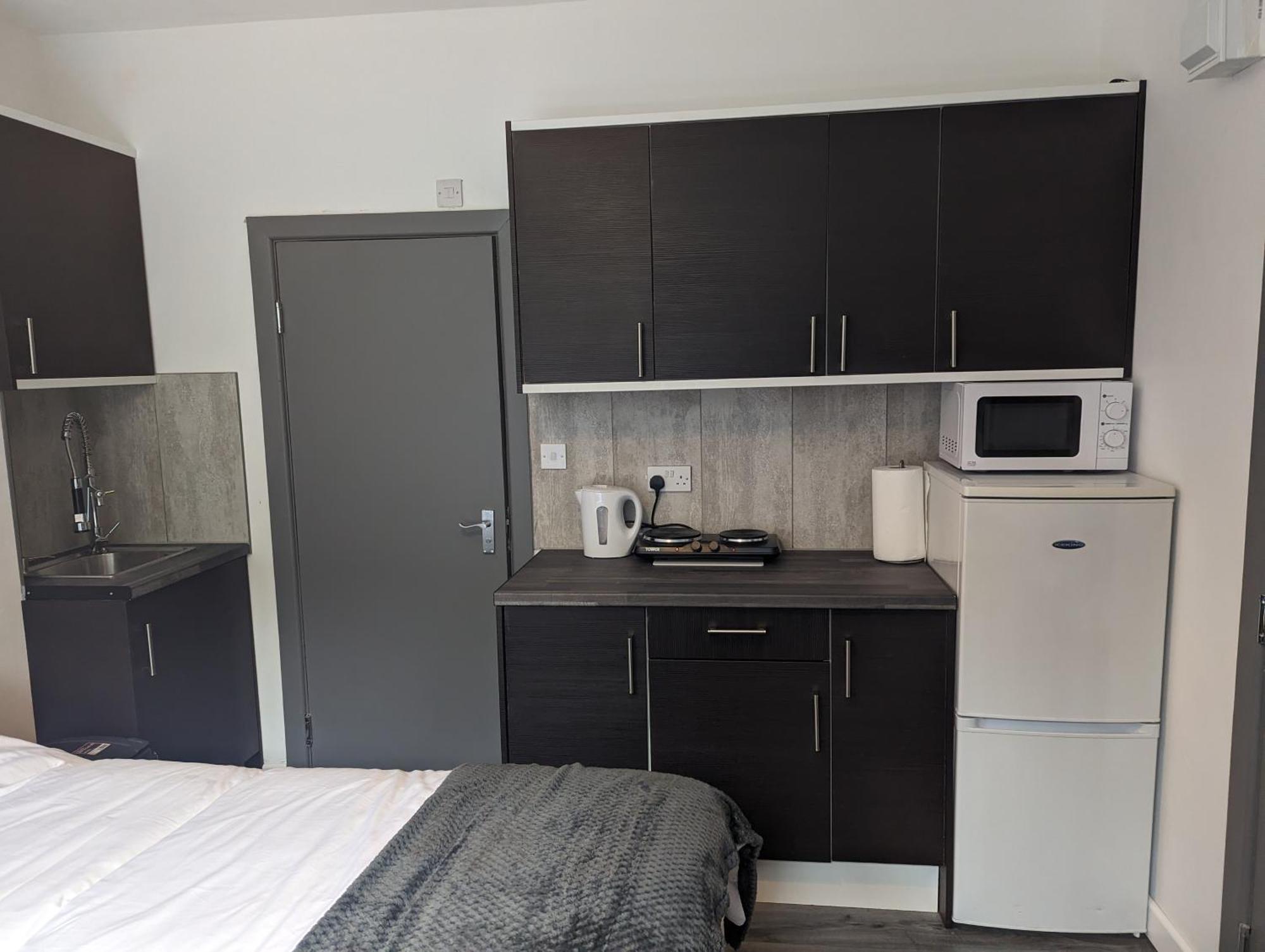 Station Apartment *