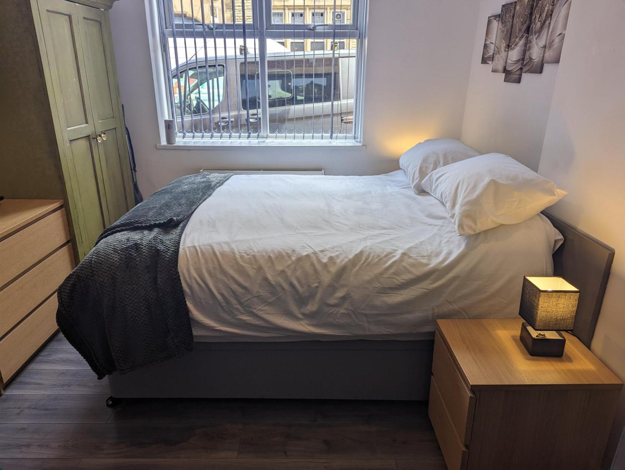Station Apartment *